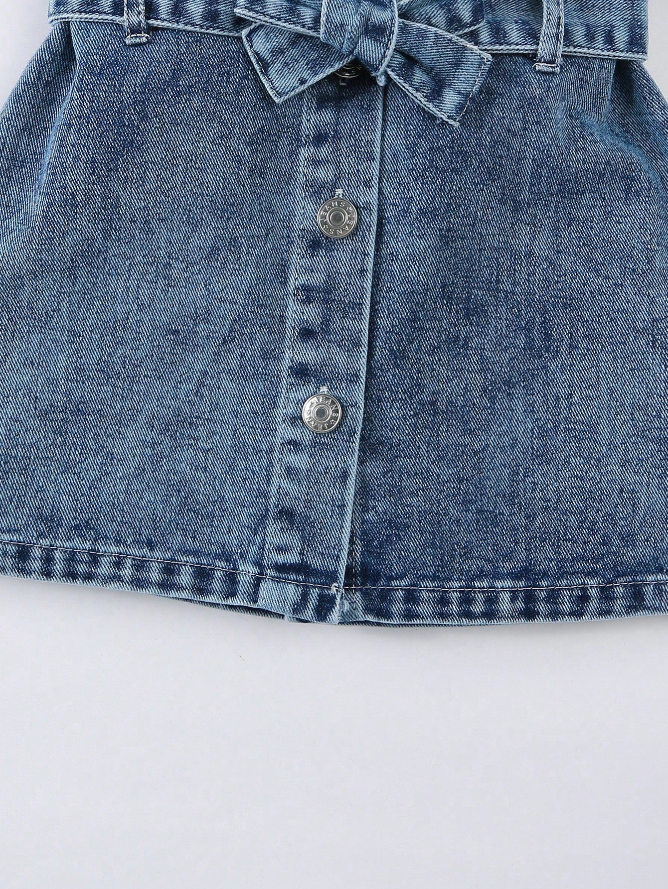 Vestido vaquero de manga corta con cinturon