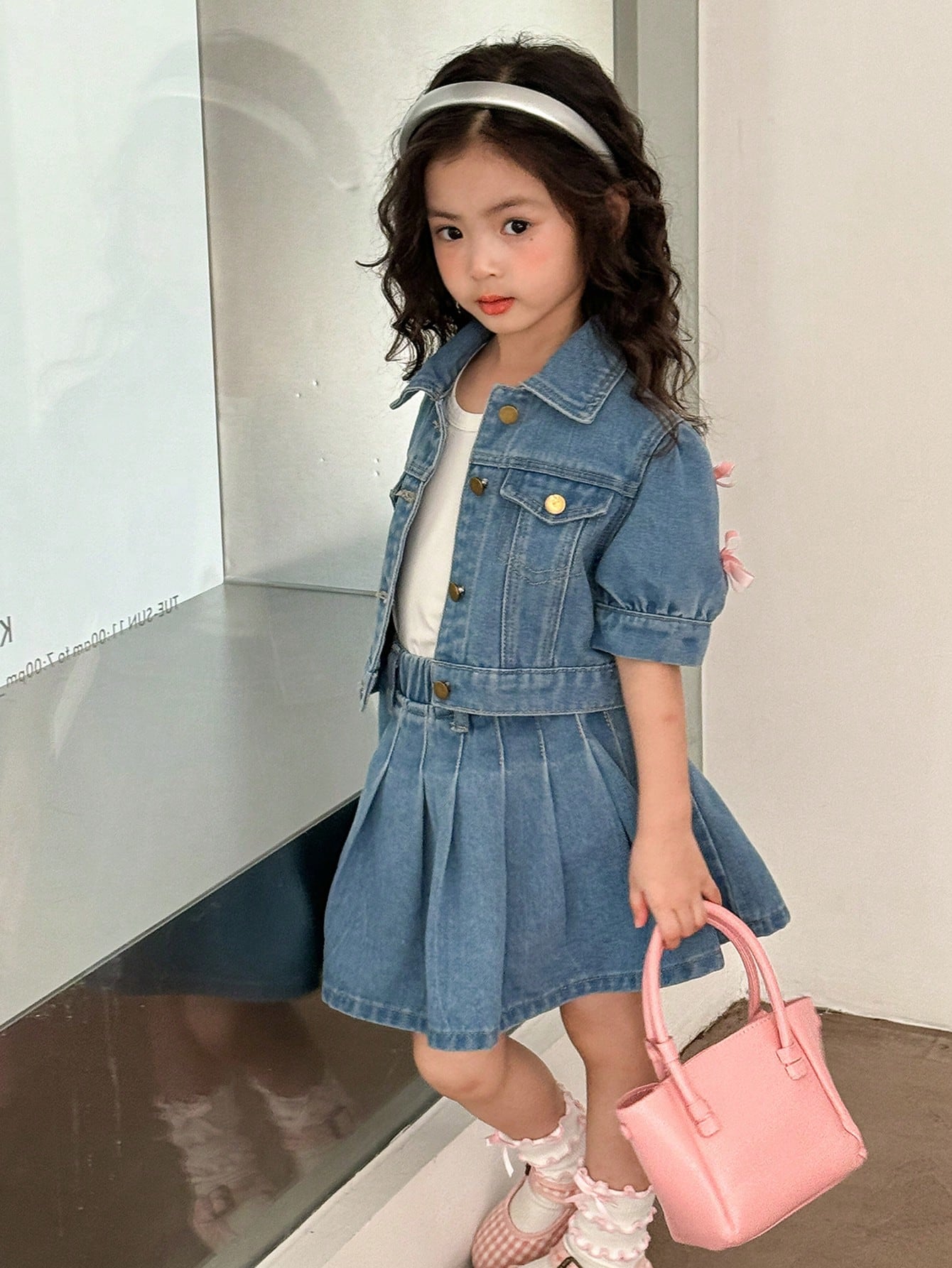 Conjunto de mezclilla casual y lindo con decoración de moño para niña joven