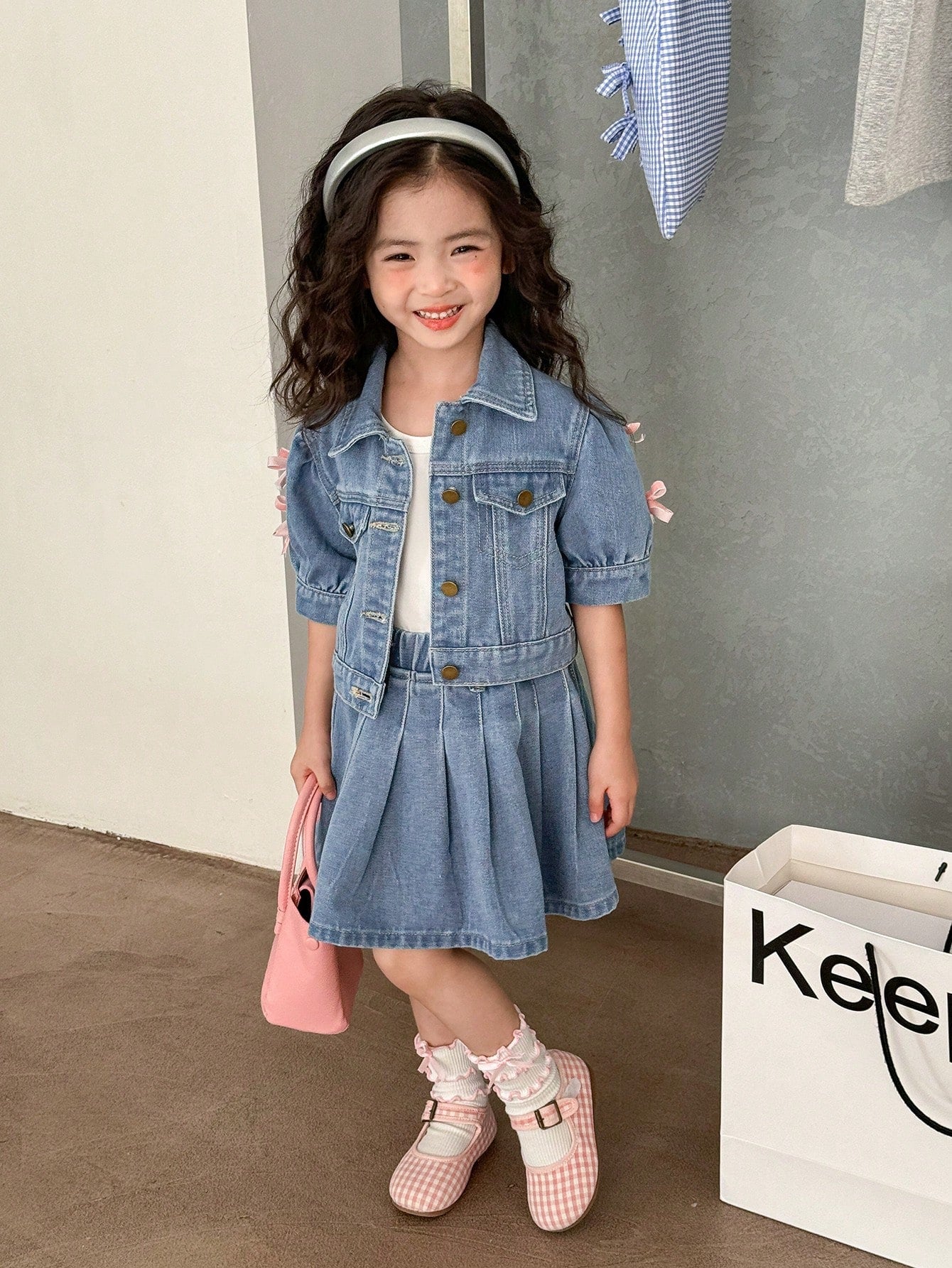 Conjunto de mezclilla casual y lindo con decoración de moño para niña joven