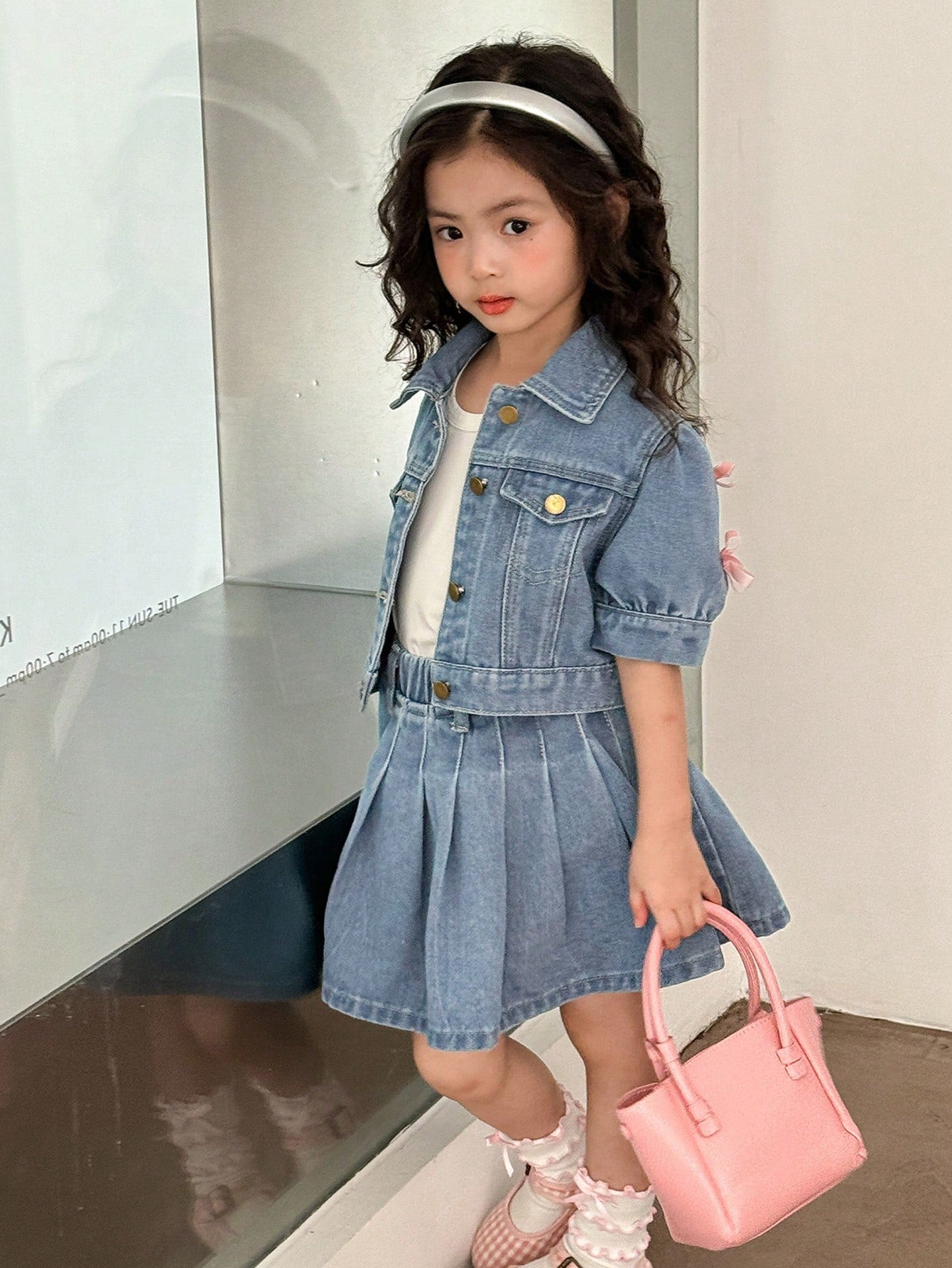 Conjunto de mezclilla casual y lindo con decoración de moño para niña joven