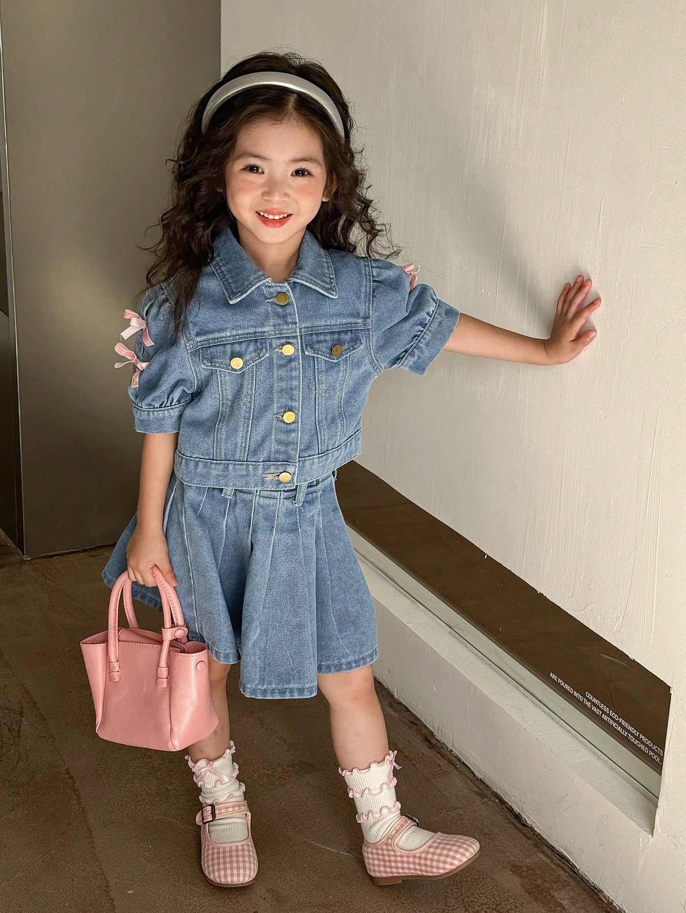 Conjunto de mezclilla casual y lindo con decoración de moño para niña joven