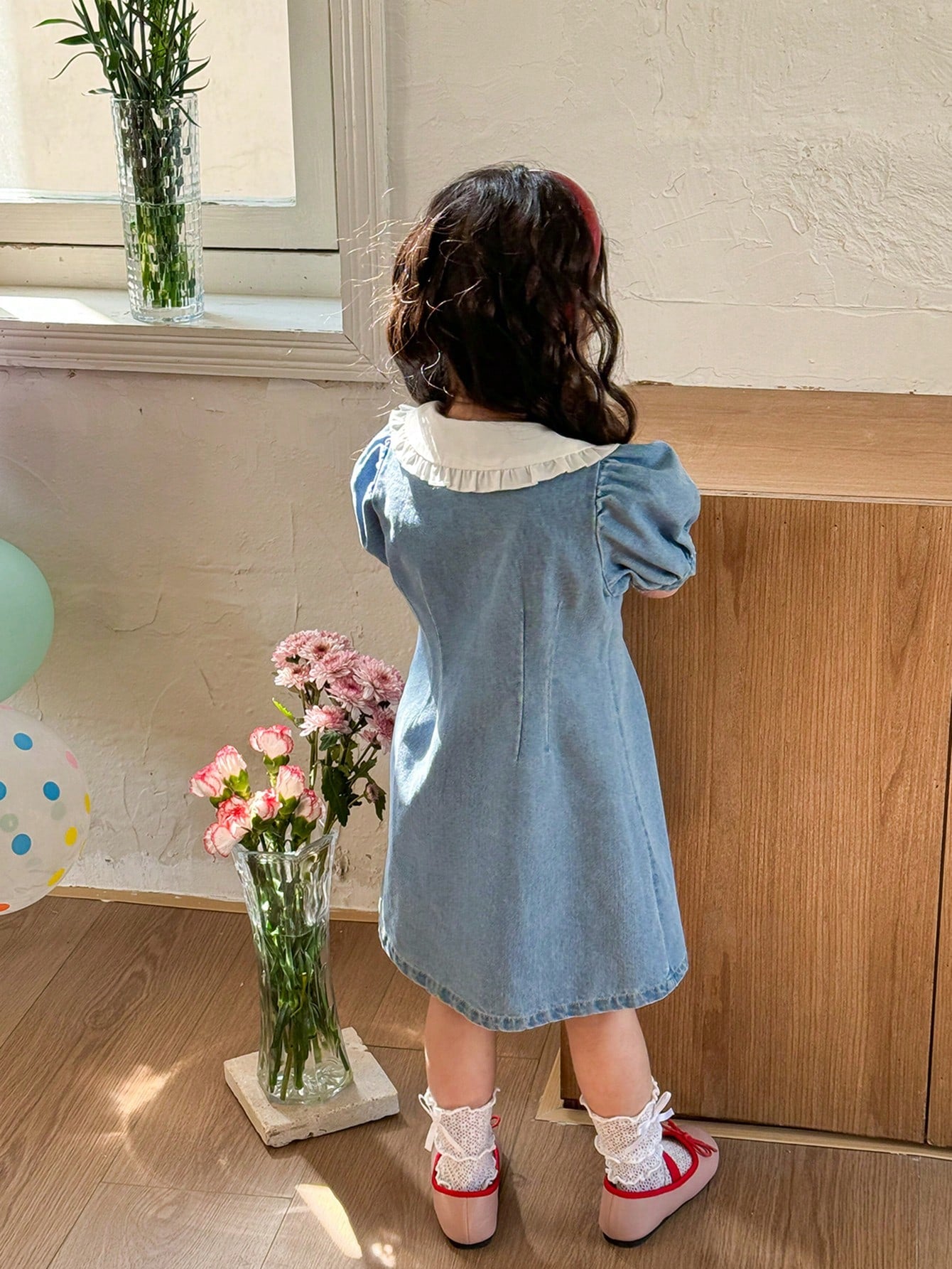 Vestido casual de mezclilla de talla para niña con cuello y mangas abullonadas