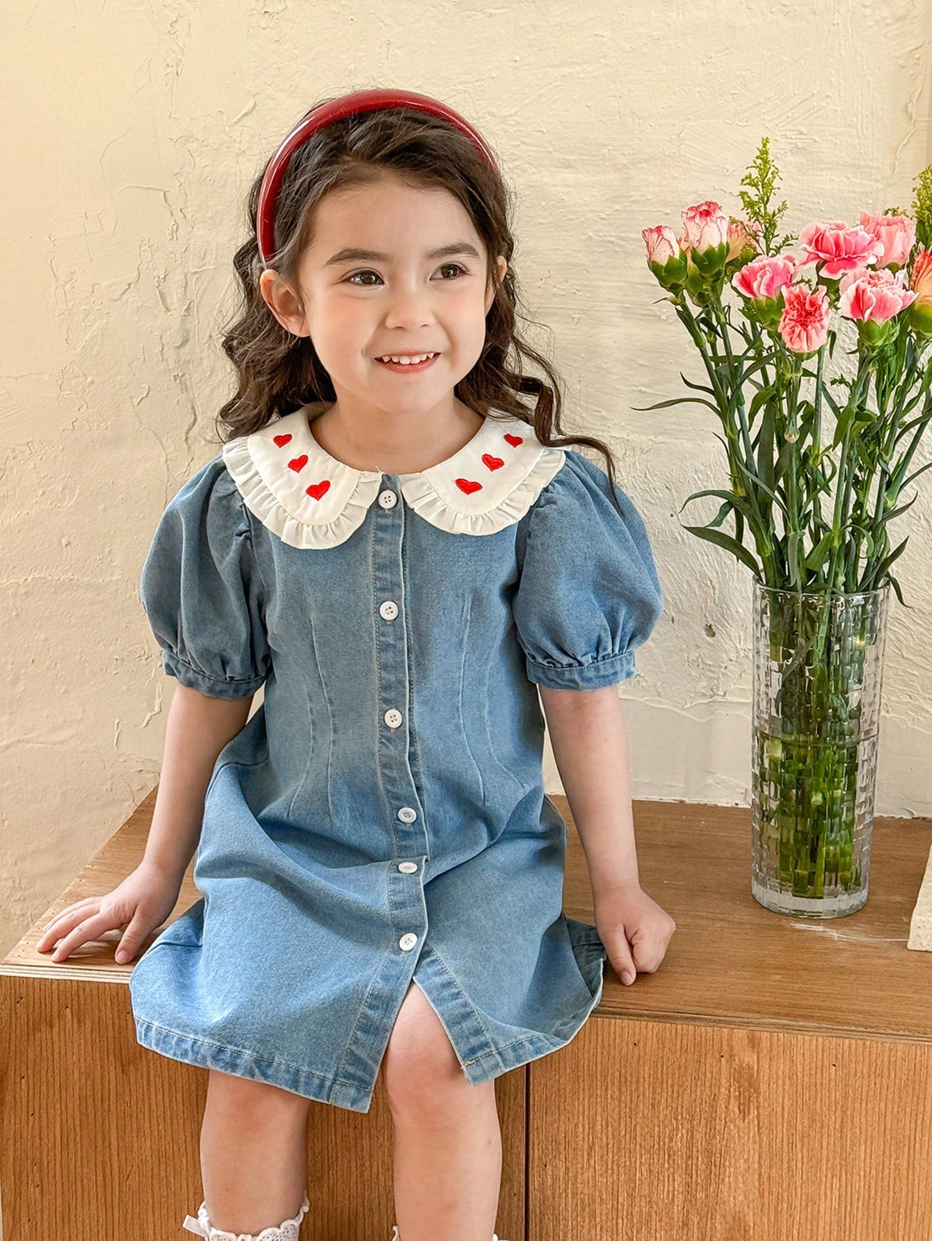 Vestido casual de mezclilla de talla para niña con cuello y mangas abullonadas