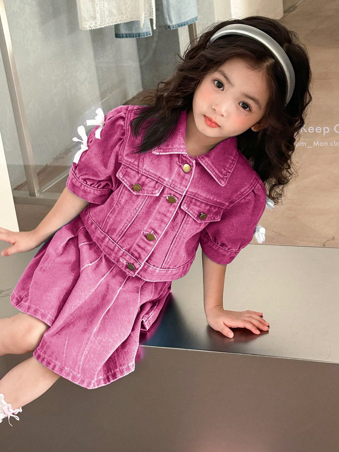 Conjunto de mezclilla casual y lindo con decoración de moño para niña joven