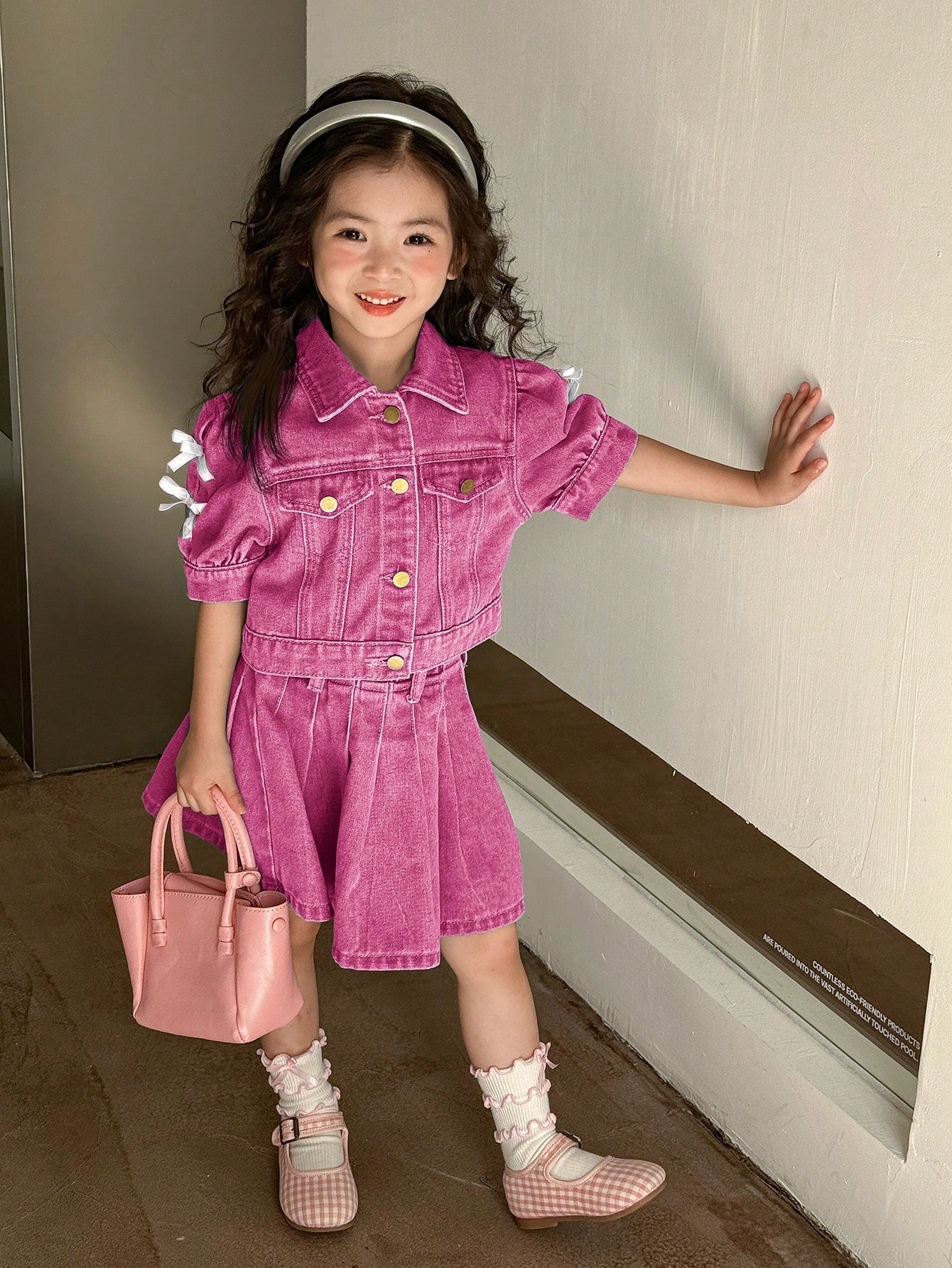 Conjunto de mezclilla casual y lindo con decoración de moño para niña joven