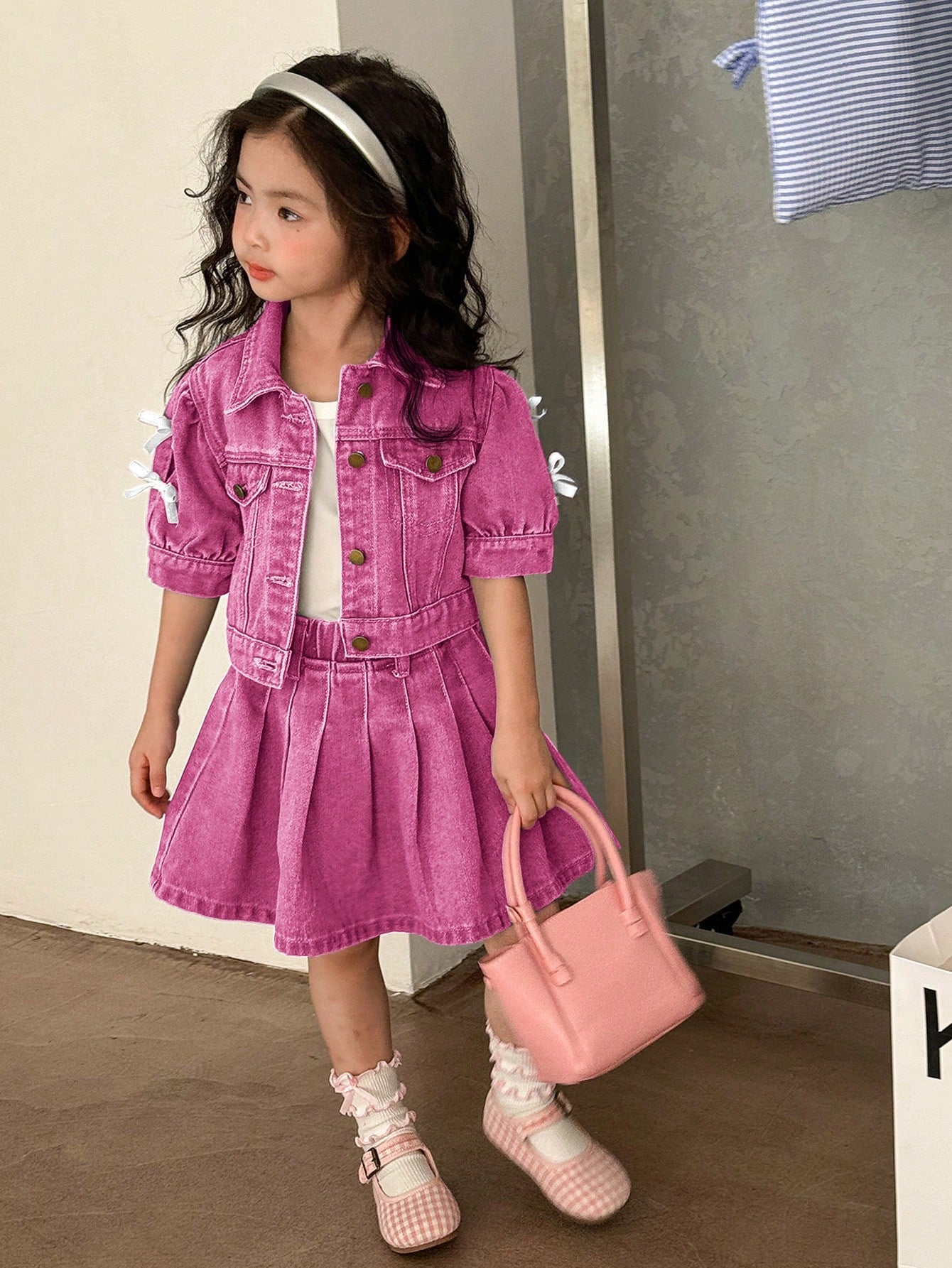 Conjunto de mezclilla casual y lindo con decoración de moño para niña joven