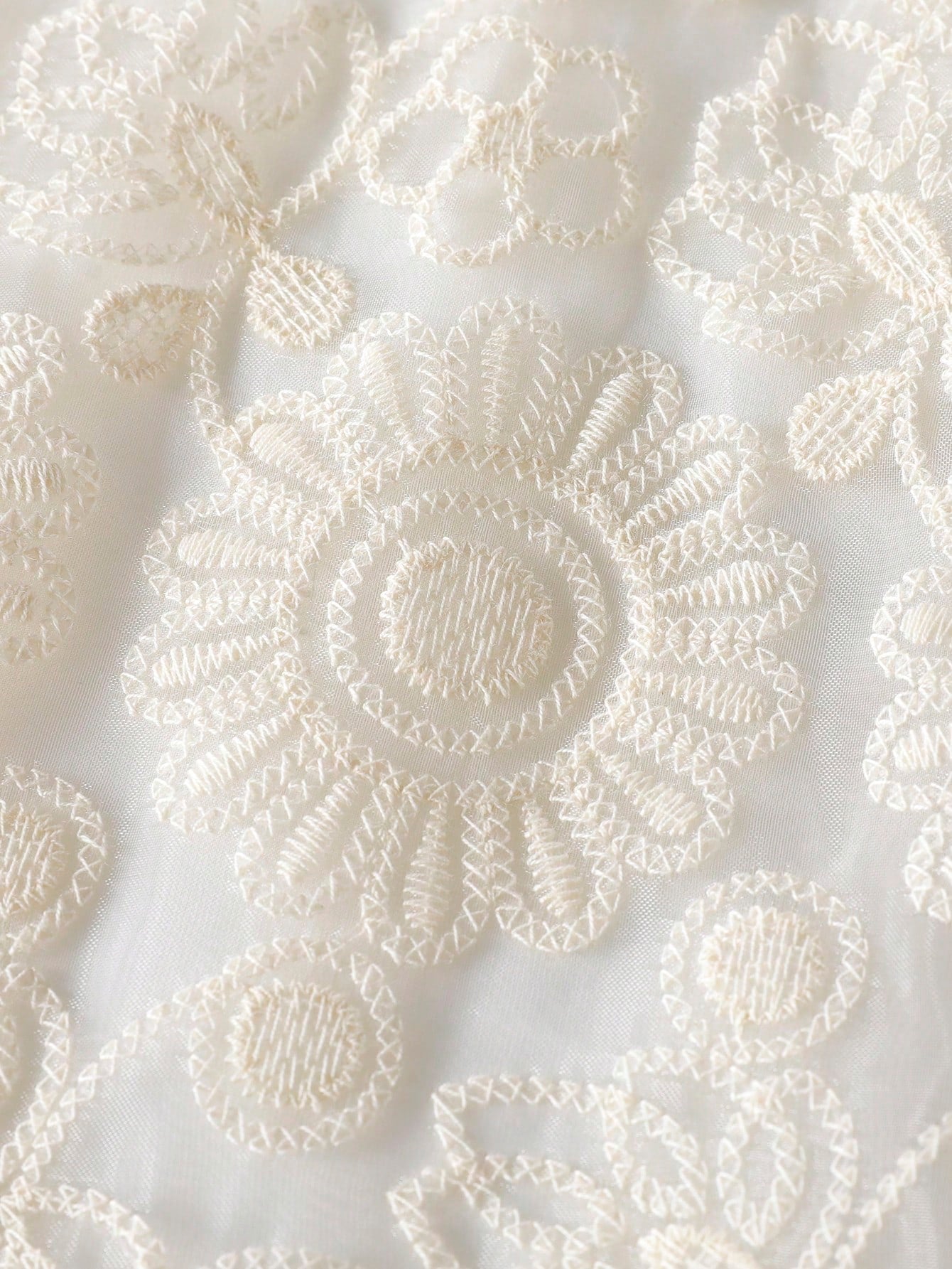 Vestido de niña de verano con cuello de Peter Pan y bordado floral