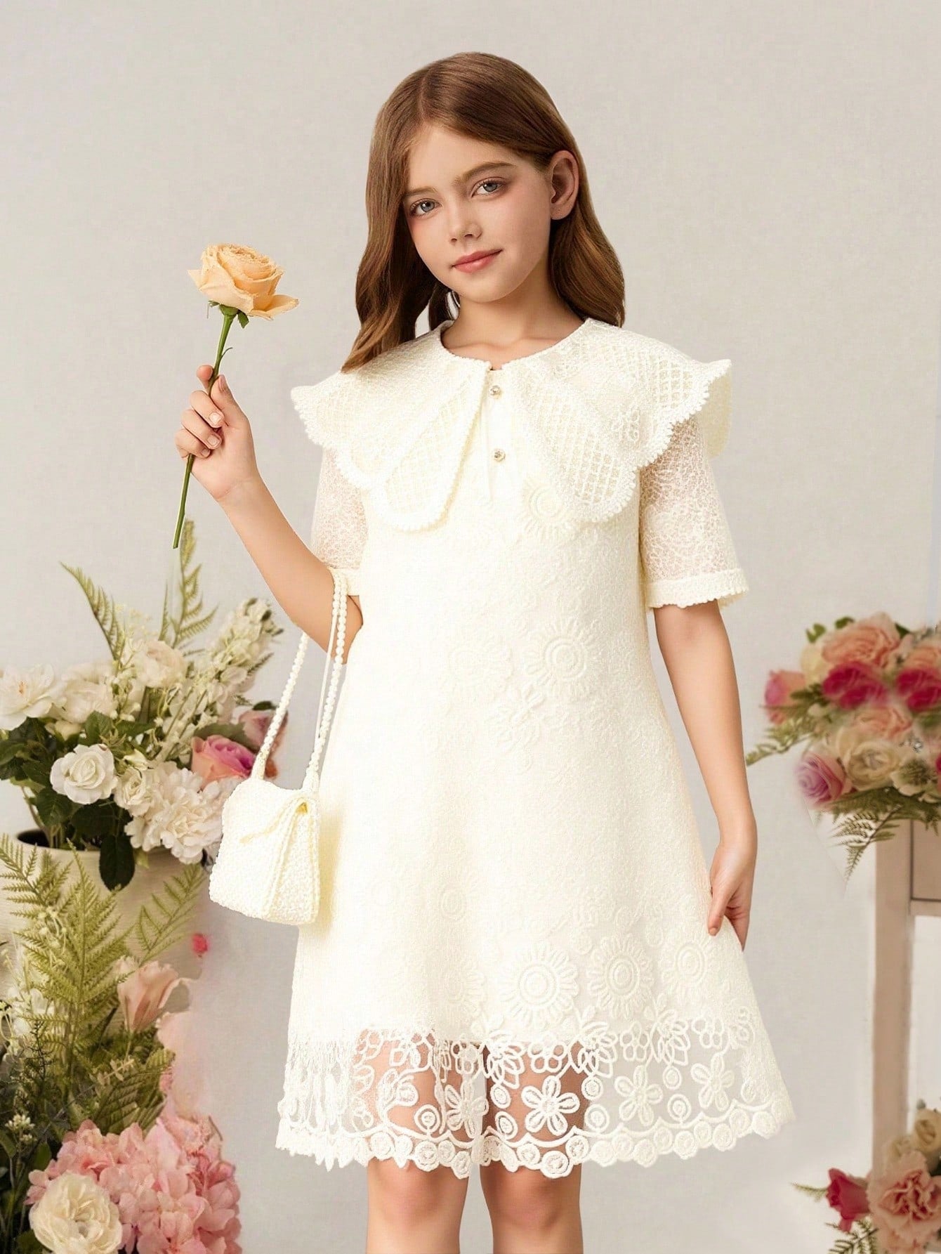 Vestido de niña de verano con cuello de Peter Pan y bordado floral