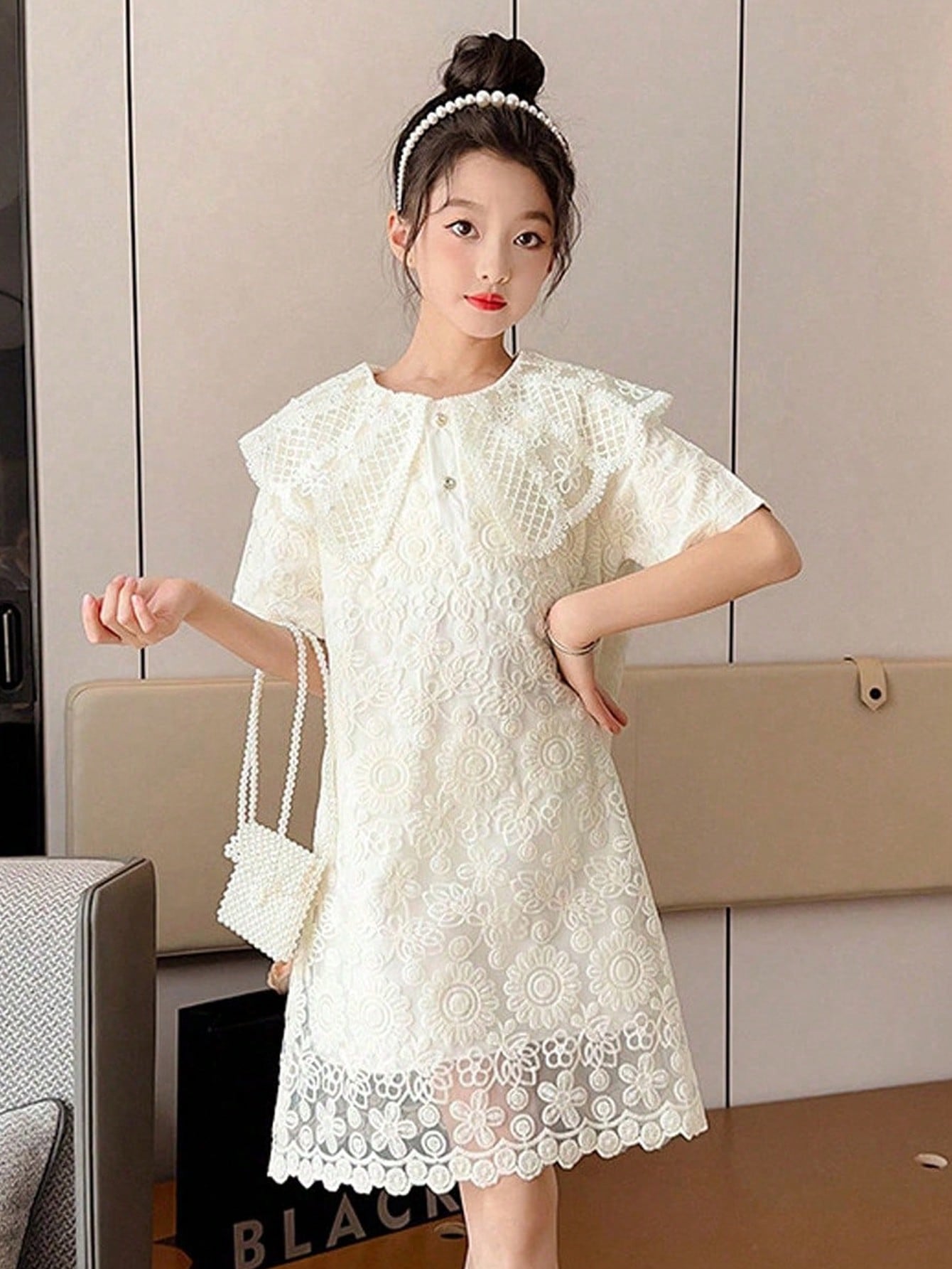 Vestido de niña de verano con cuello de Peter Pan y bordado floral