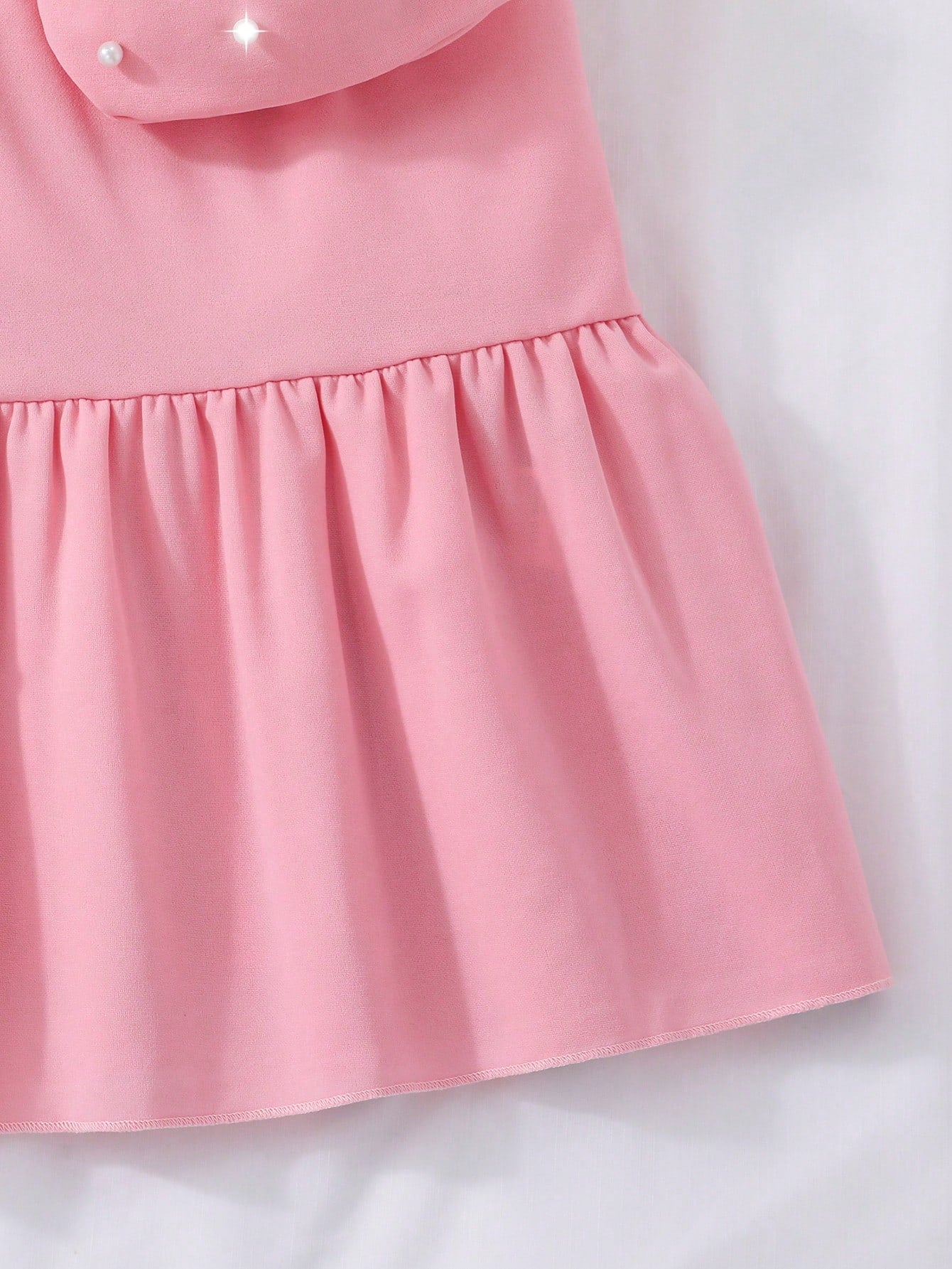 Vestido con chaqueta de manga abullonada, cuello y bolsillo, en unicolor