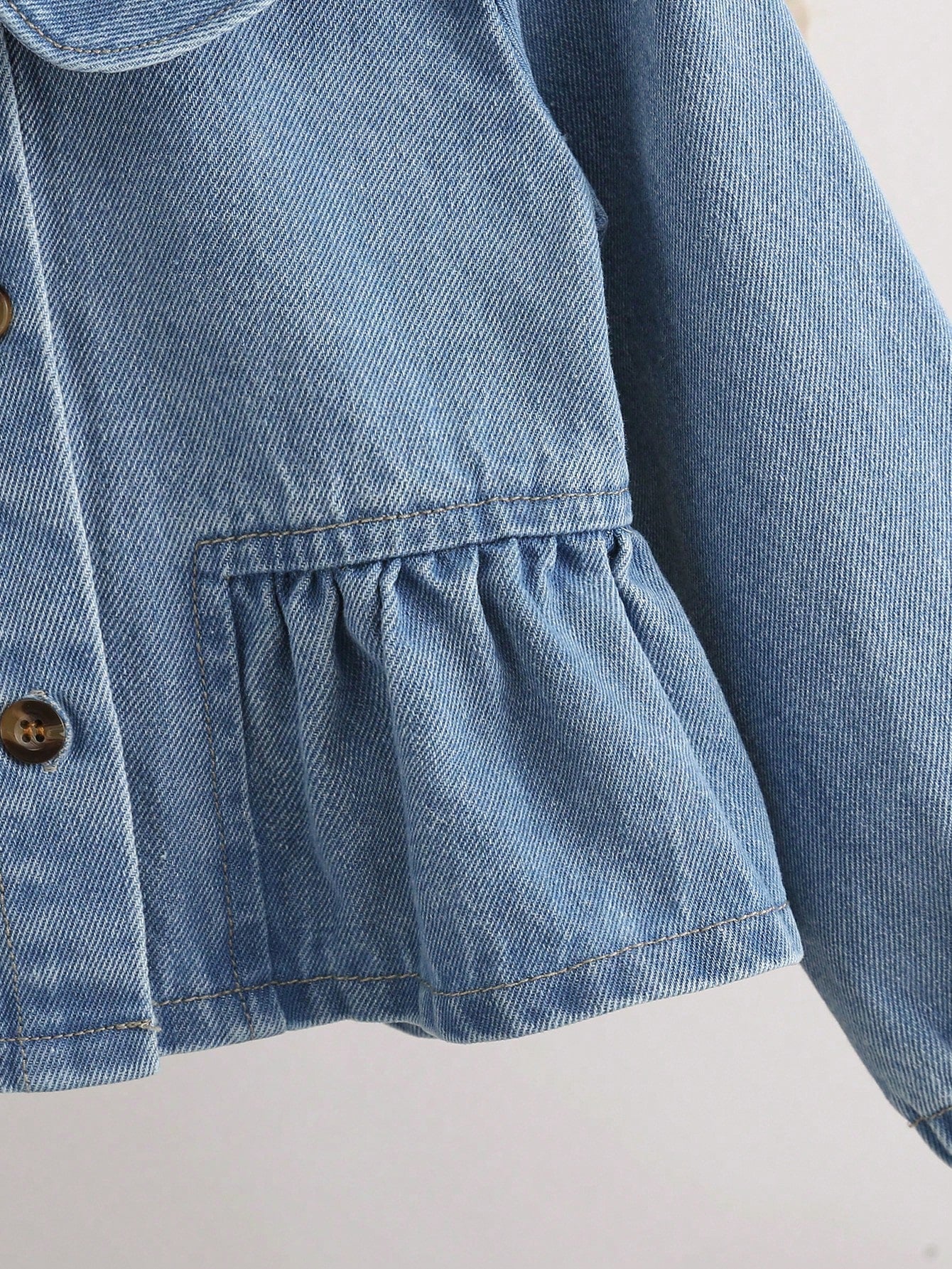 Set de 2 piezas: Blusa con cuello Peter Pan dulce y linda para niñas pequeñas, combinada con pantalones vaqueros azules simples y casuales para exteriores, nueva llegada de otoño/invierno