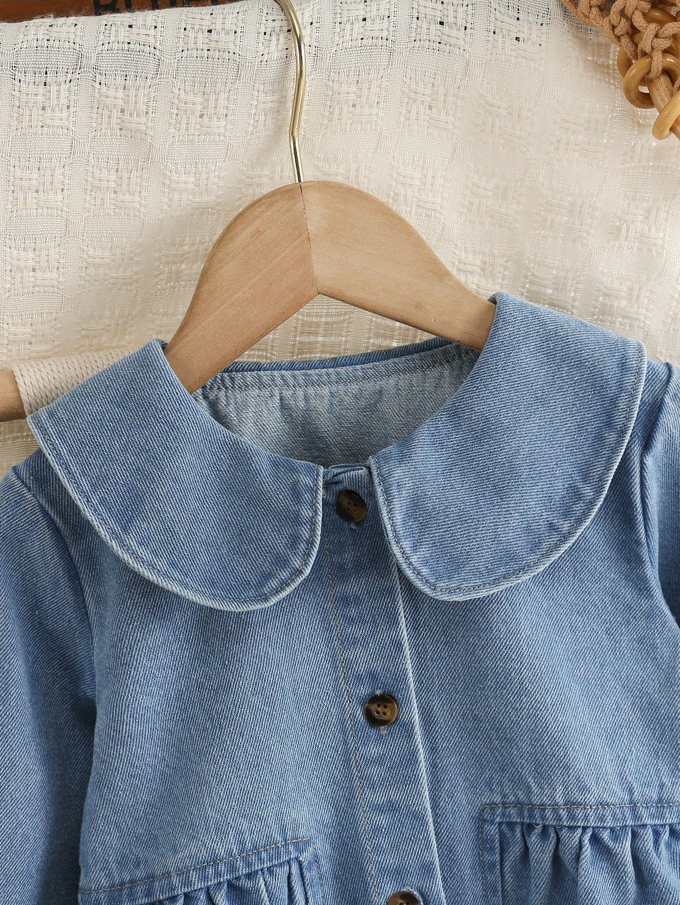 Set de 2 piezas: Blusa con cuello Peter Pan dulce y linda para niñas pequeñas, combinada con pantalones vaqueros azules simples y casuales para exteriores, nueva llegada de otoño/invierno