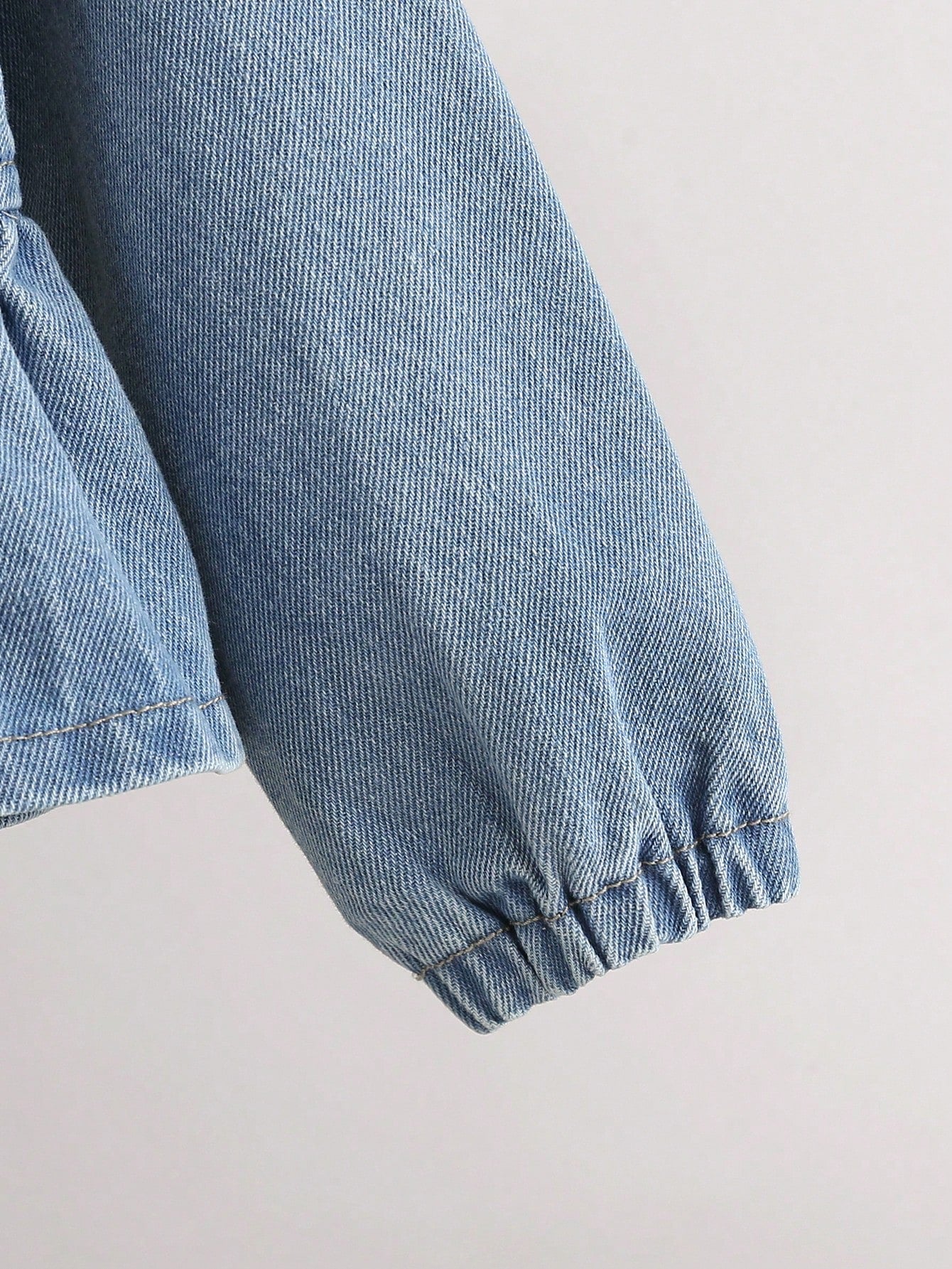 Set de 2 piezas: Blusa con cuello Peter Pan dulce y linda para niñas pequeñas, combinada con pantalones vaqueros azules simples y casuales para exteriores, nueva llegada de otoño/invierno