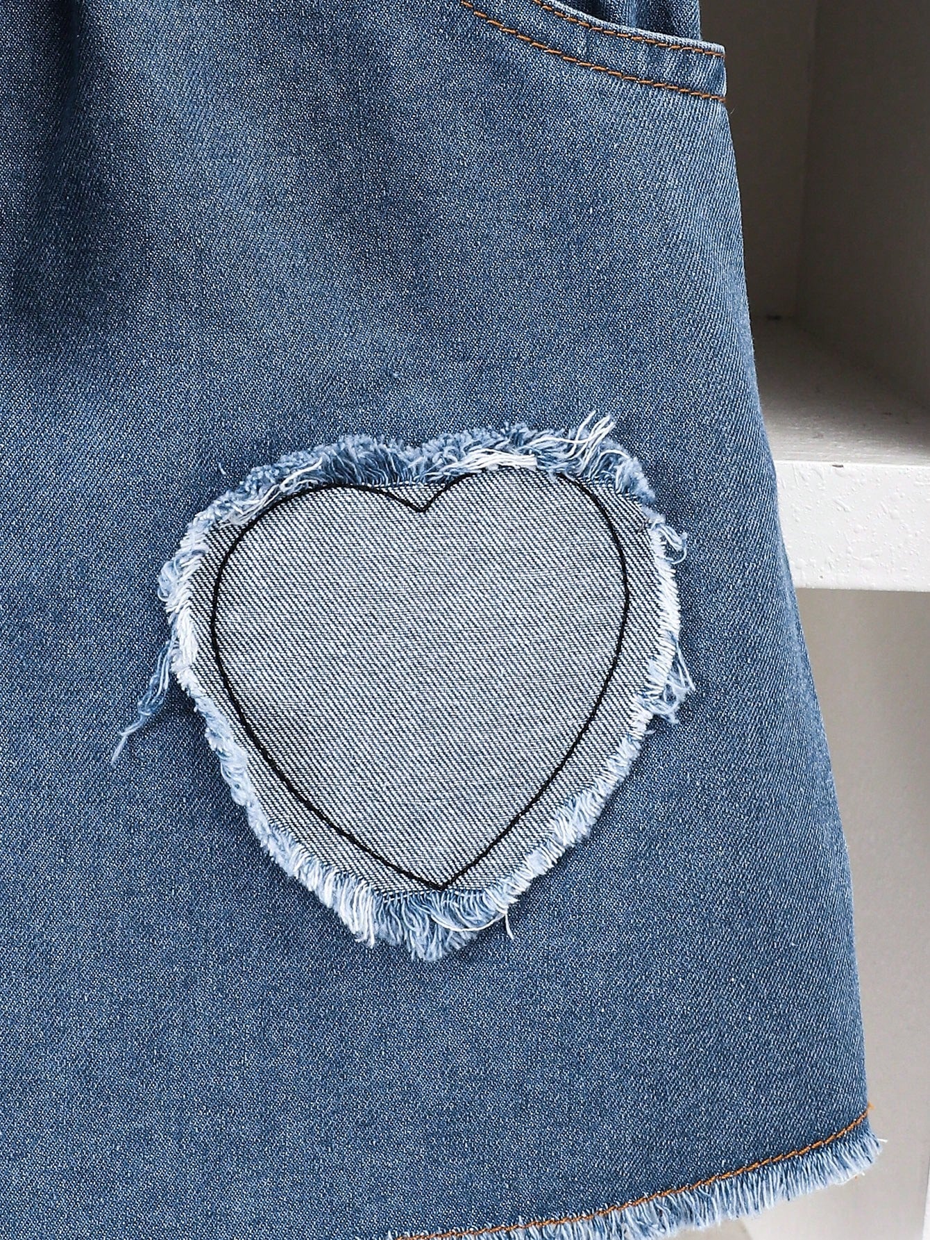 Conjunto de 2 piezas de chaqueta de manga larga con cuello Peter Pan y bordado de corazón, y falda vaquera con bordado de corazón para niñas pequeñas, conjunto de atuendos casuales para otoño/invierno