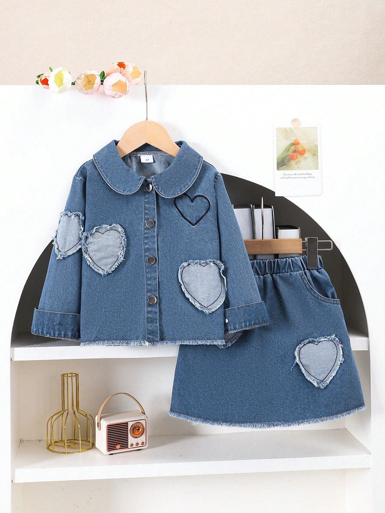 Conjunto de 2 piezas de chaqueta de manga larga con cuello Peter Pan y bordado de corazón, y falda vaquera con bordado de corazón para niñas pequeñas, conjunto de atuendos casuales para otoño/invierno