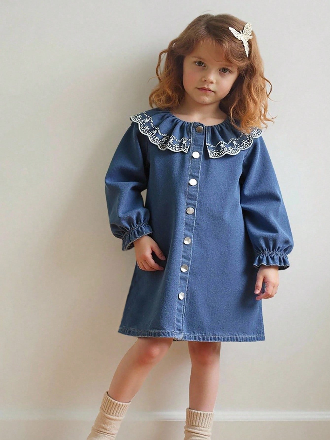 Playful Pals Vestido de mezclilla con cuello con volantes bordados para niñas, elegante y generoso, con mangas abullonadas para un aspecto cómodo y lindo, adecuado para reuniones y uso diario