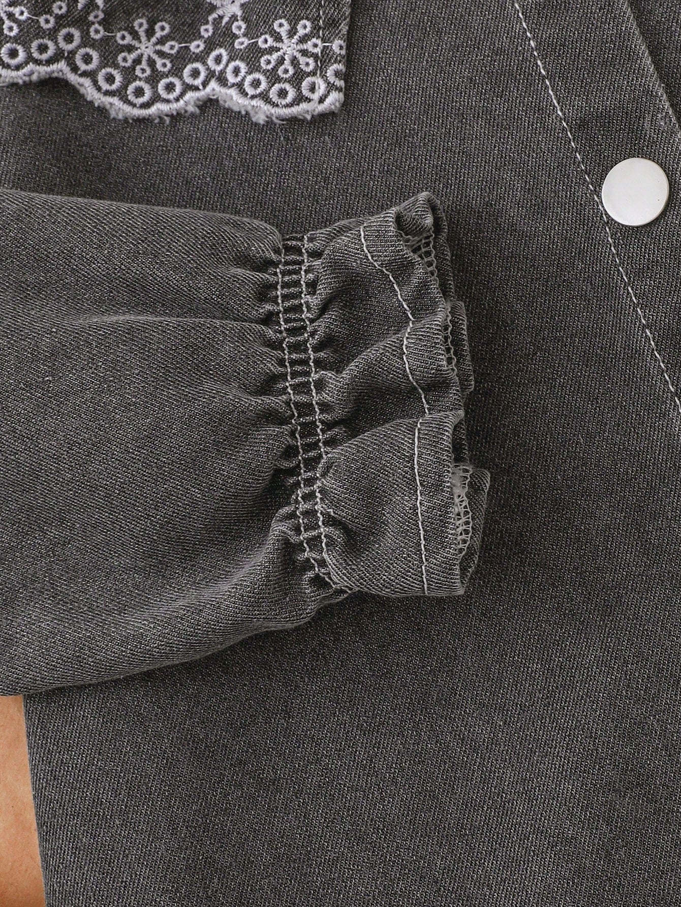 Playful Pals Vestido de mezclilla con cuello con volantes bordados para niñas, elegante y generoso, con mangas abullonadas para un aspecto cómodo y lindo, adecuado para reuniones y uso diario