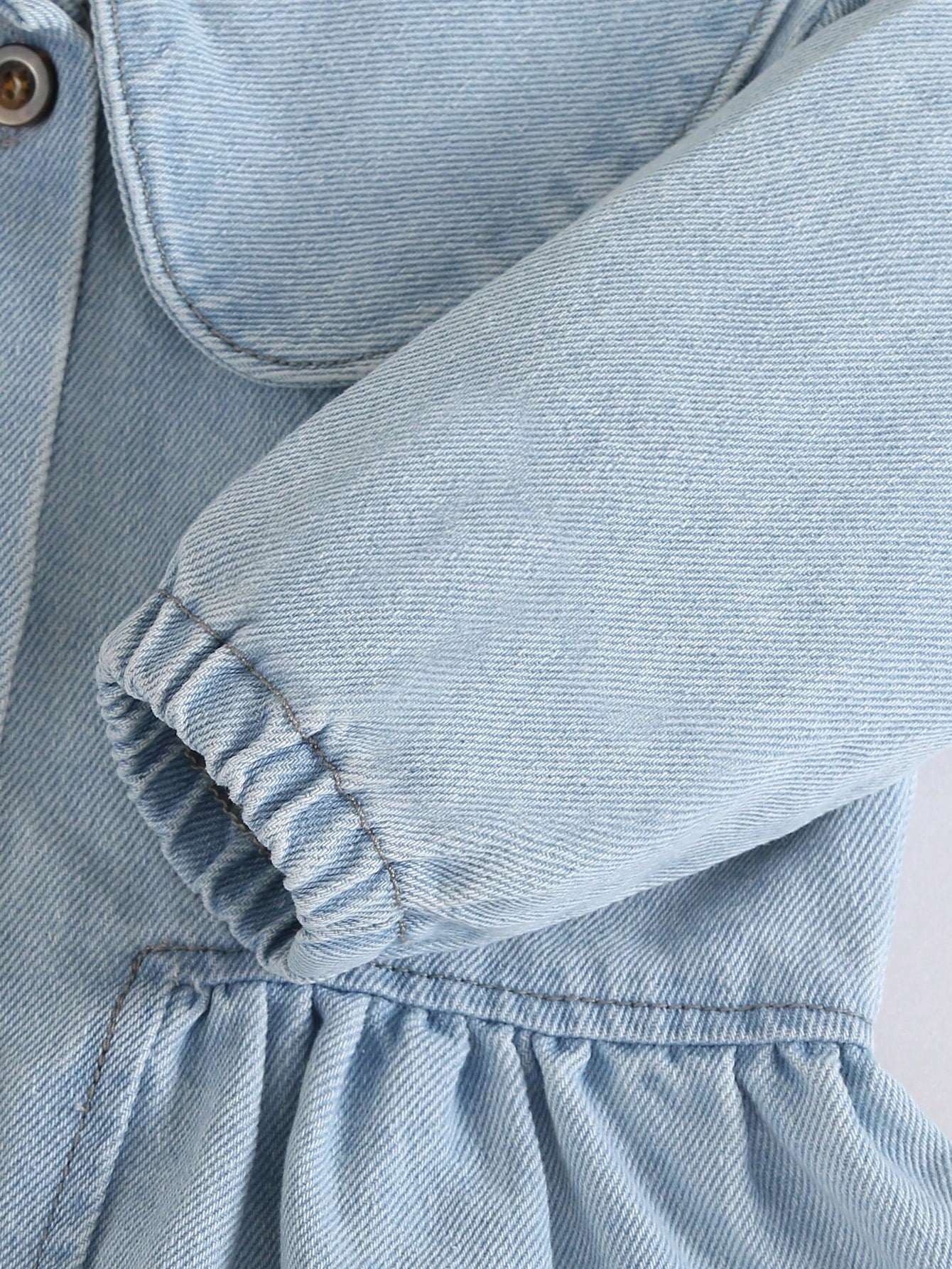 Set de 2 piezas: Blusa con cuello Peter Pan dulce y linda para niñas pequeñas, combinada con pantalones vaqueros azules simples y casuales para exteriores, nueva llegada de otoño/invierno