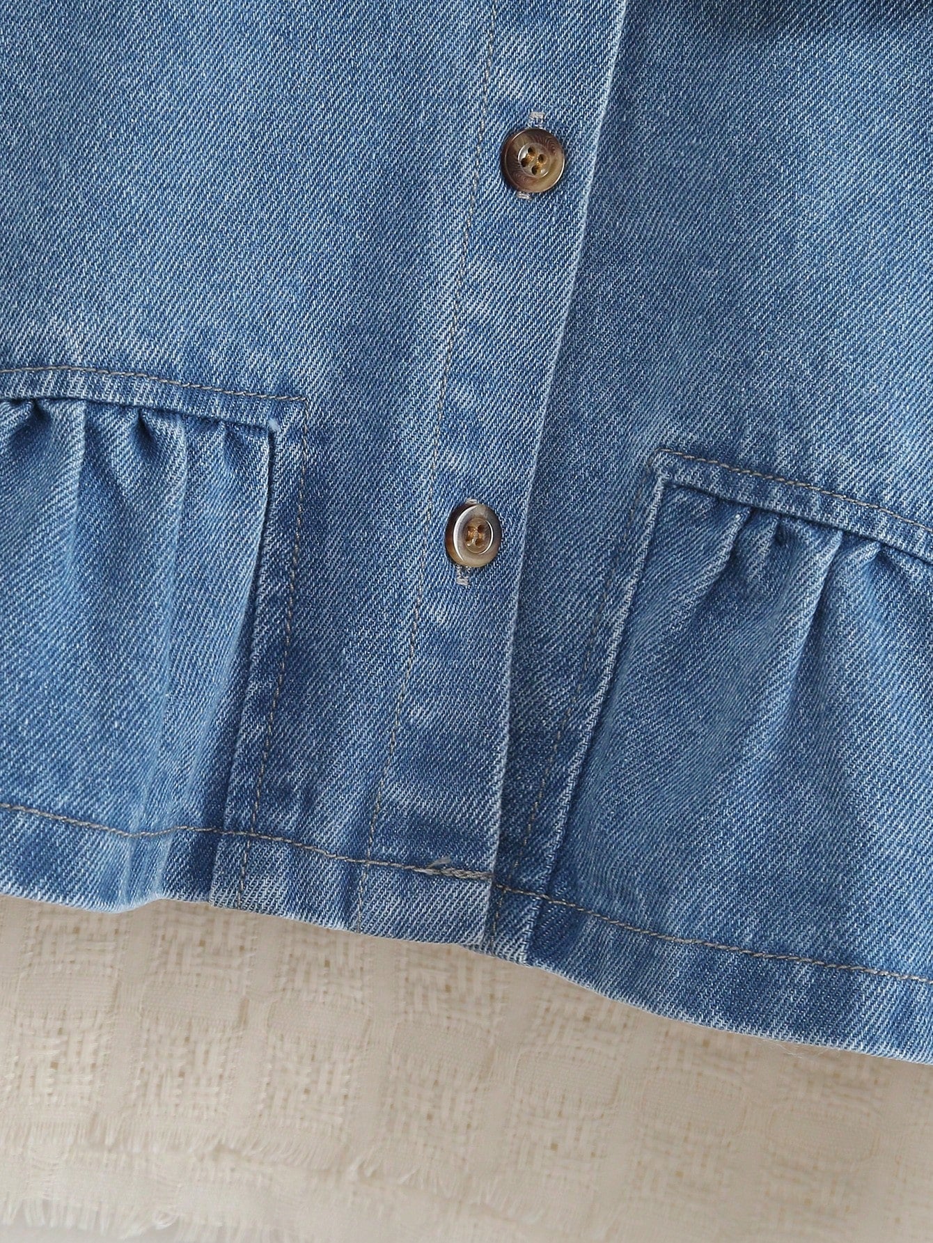 Set de 2 piezas: Blusa con cuello Peter Pan dulce y linda para niñas pequeñas, combinada con pantalones vaqueros azules simples y casuales para exteriores, nueva llegada de otoño/invierno