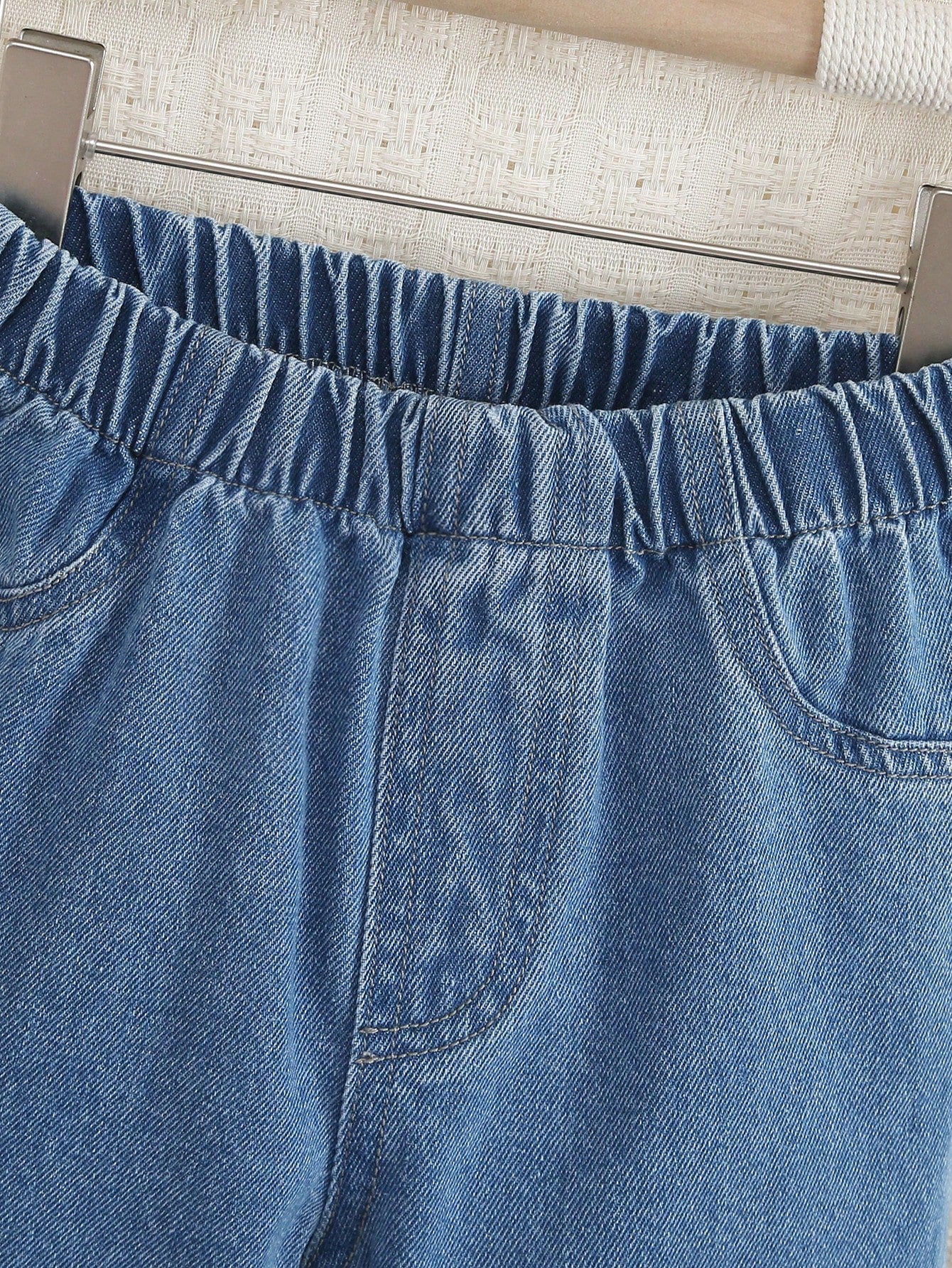 Set de 2 piezas: Blusa con cuello Peter Pan dulce y linda para niñas pequeñas, combinada con pantalones vaqueros azules simples y casuales para exteriores, nueva llegada de otoño/invierno