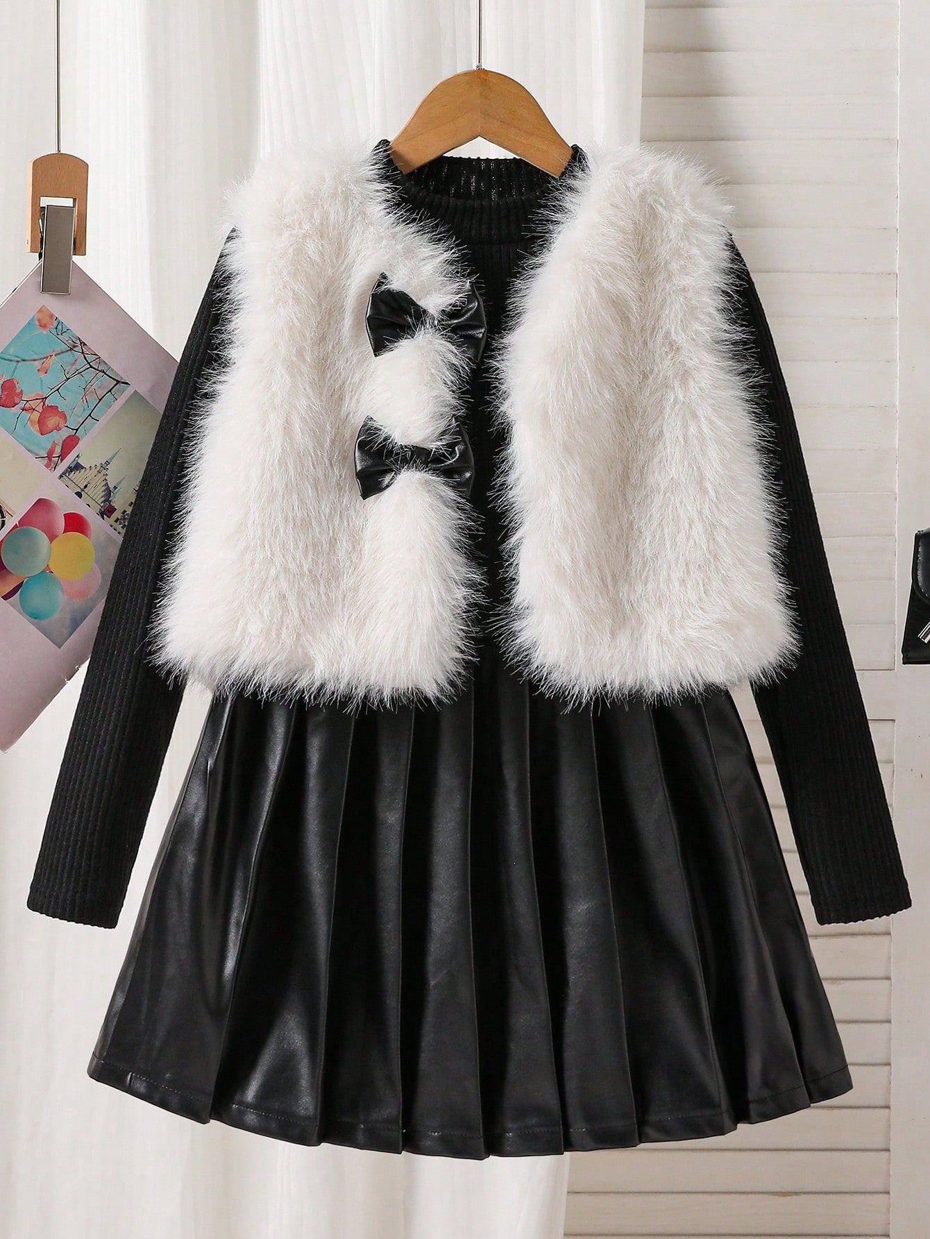 Set de 3 piezas: Chaleco marrón con textura de peluche y lazo, camiseta a juego y falda plisada de PU