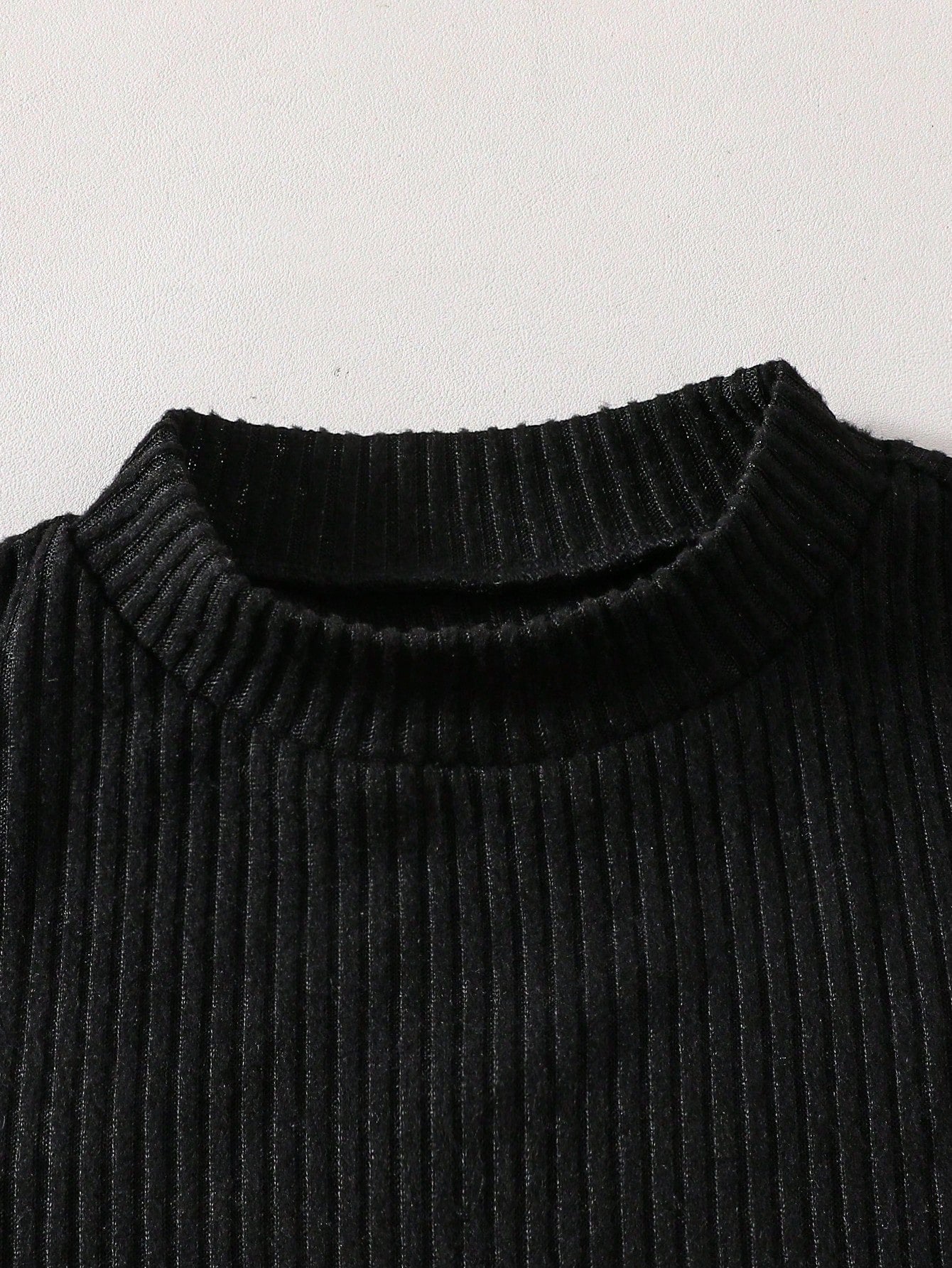 Set de 3 piezas: Chaleco marrón con textura de peluche y lazo, camiseta a juego y falda plisada de PU