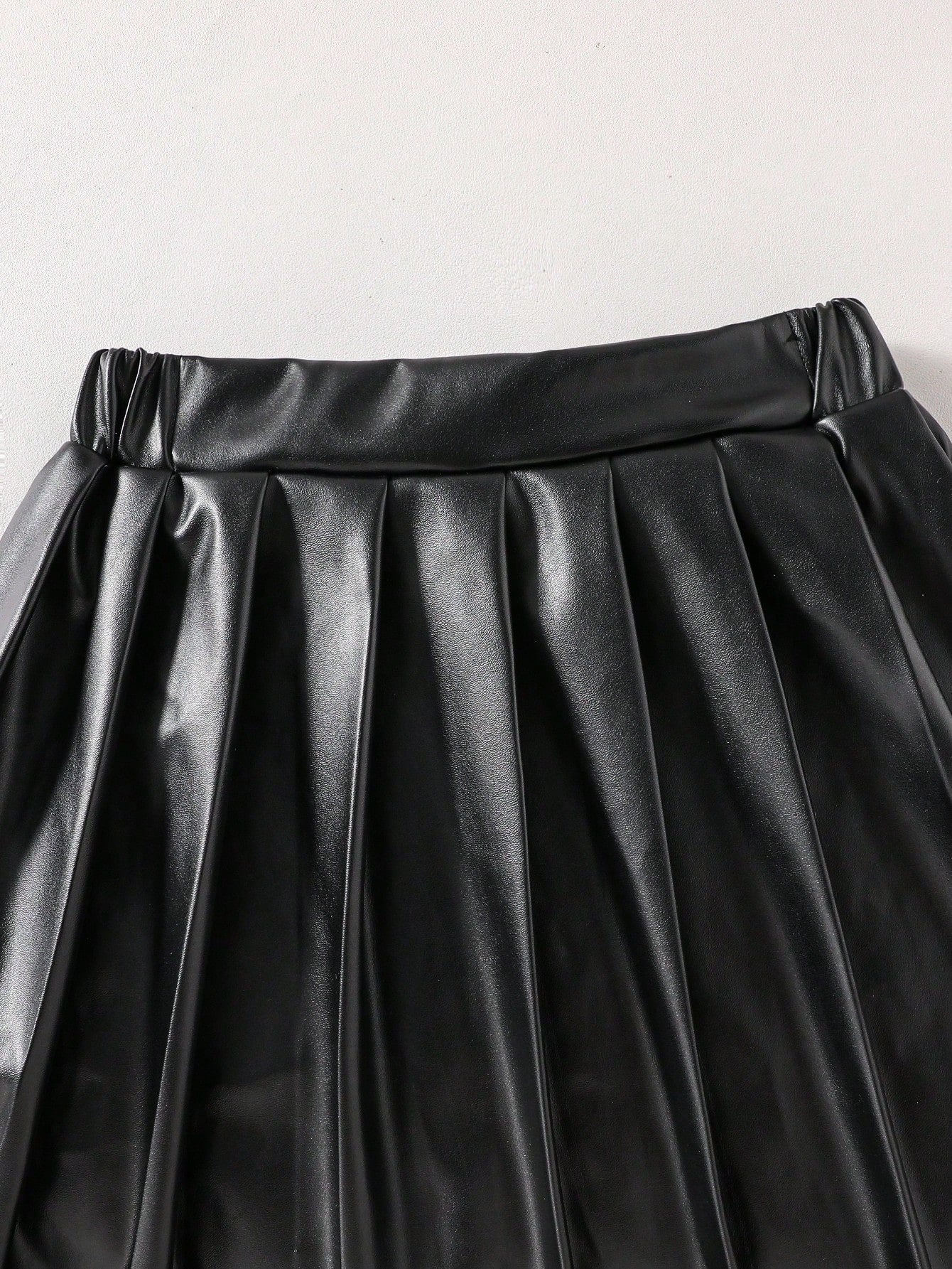 Set de 3 piezas: Chaleco marrón con textura de peluche y lazo, camiseta a juego y falda plisada de PU