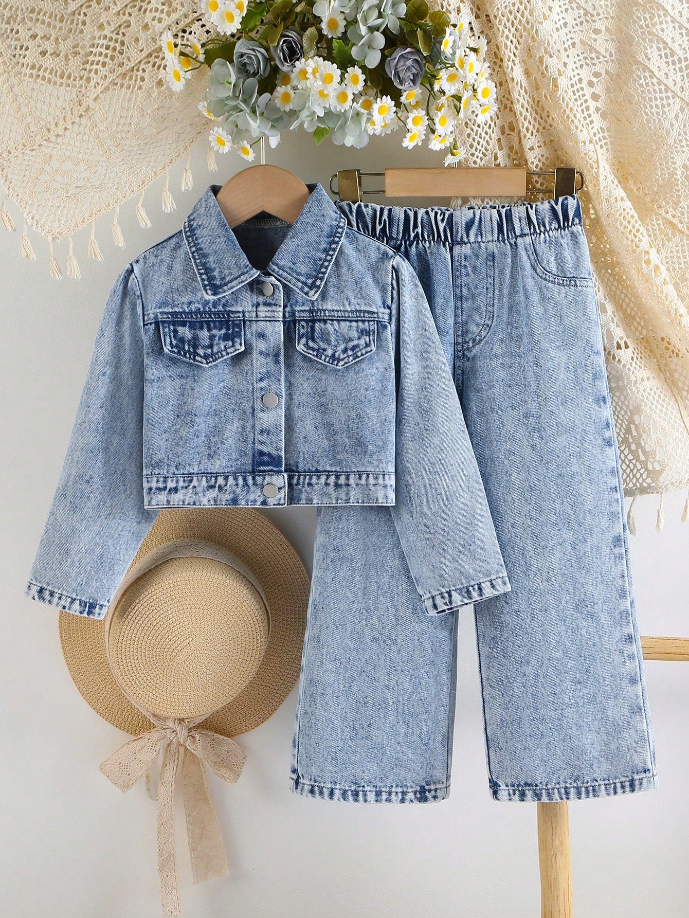 2 piezas Conjunto informal para niñas, chaqueta de camisa de mezclilla con cuello de lazo y copos de nieve cómoda y linda, y pantalones de mezclilla rectos y sueltos de pierna larga y vintage