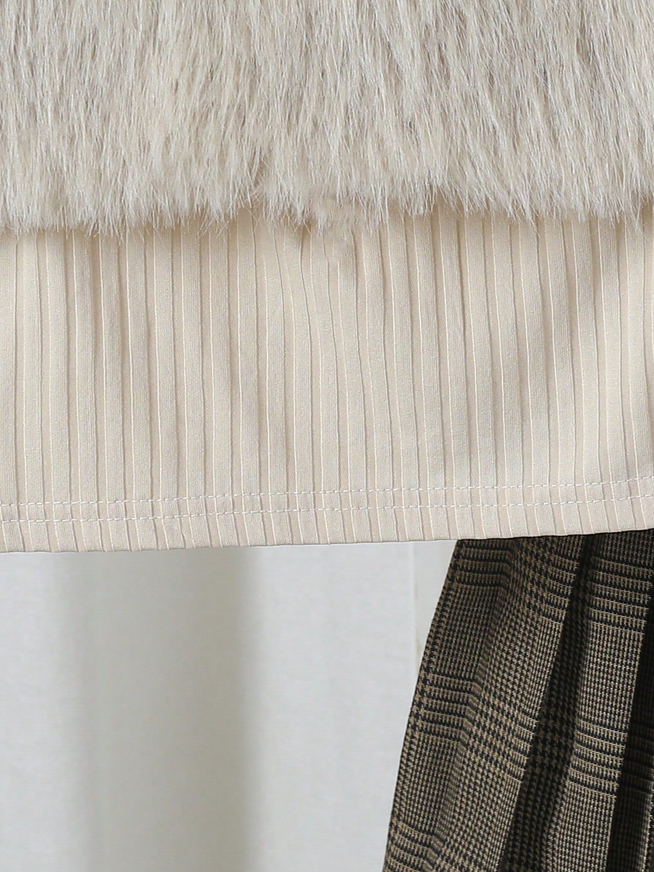 Set de 3 piezas: Chaleco marrón con textura de peluche y lazo, camiseta a juego y falda plisada de PU