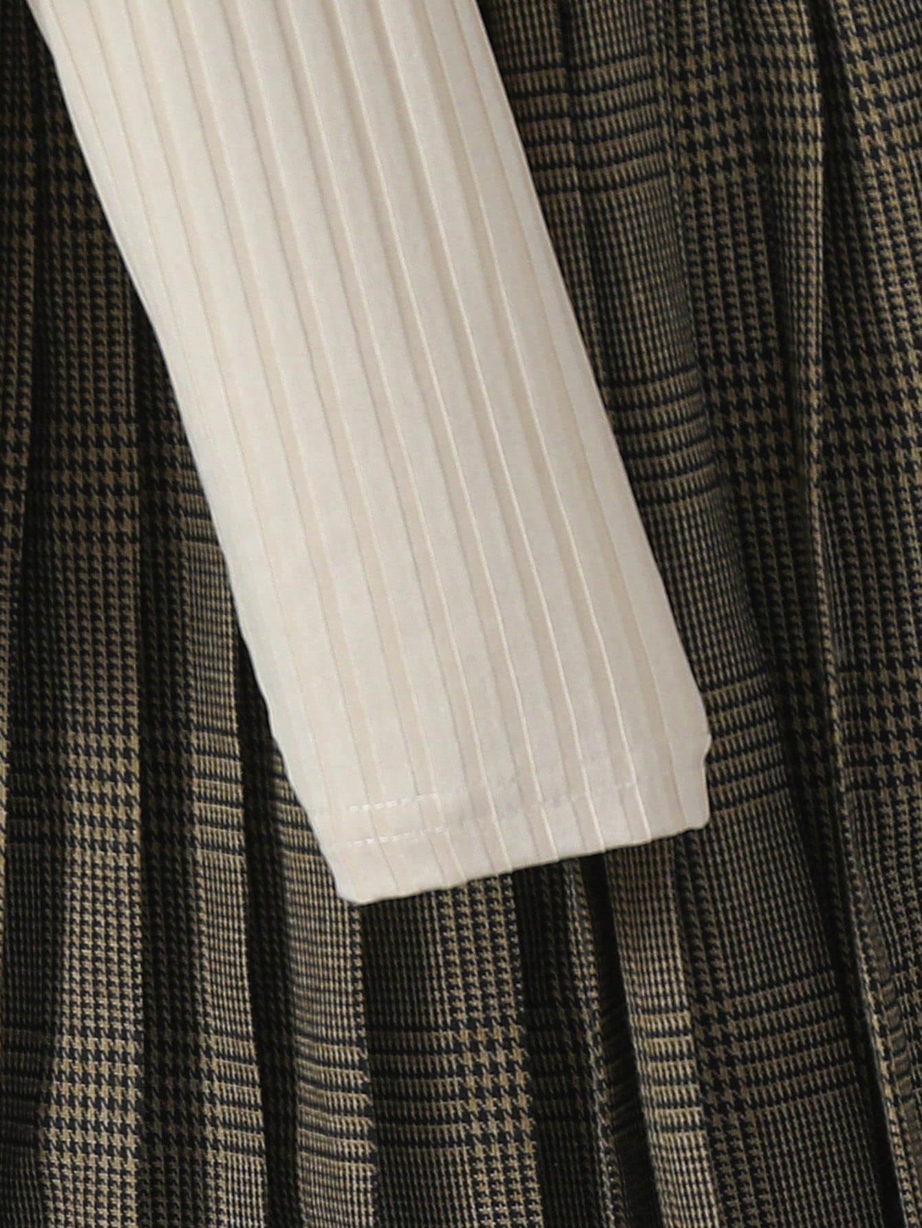 Set de 3 piezas: Chaleco marrón con textura de peluche y lazo, camiseta a juego y falda plisada de PU