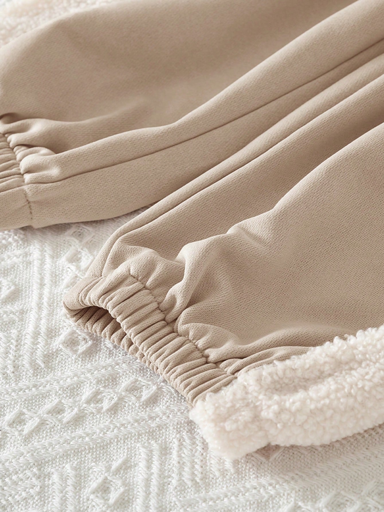 Young Girls Letter Embroidered Small Pocket Long Sleeved Patchwork Sweatershirt and Pants 2 Pieces Fall Spring Clothes Sets for Young Girl 3 to 7 Years