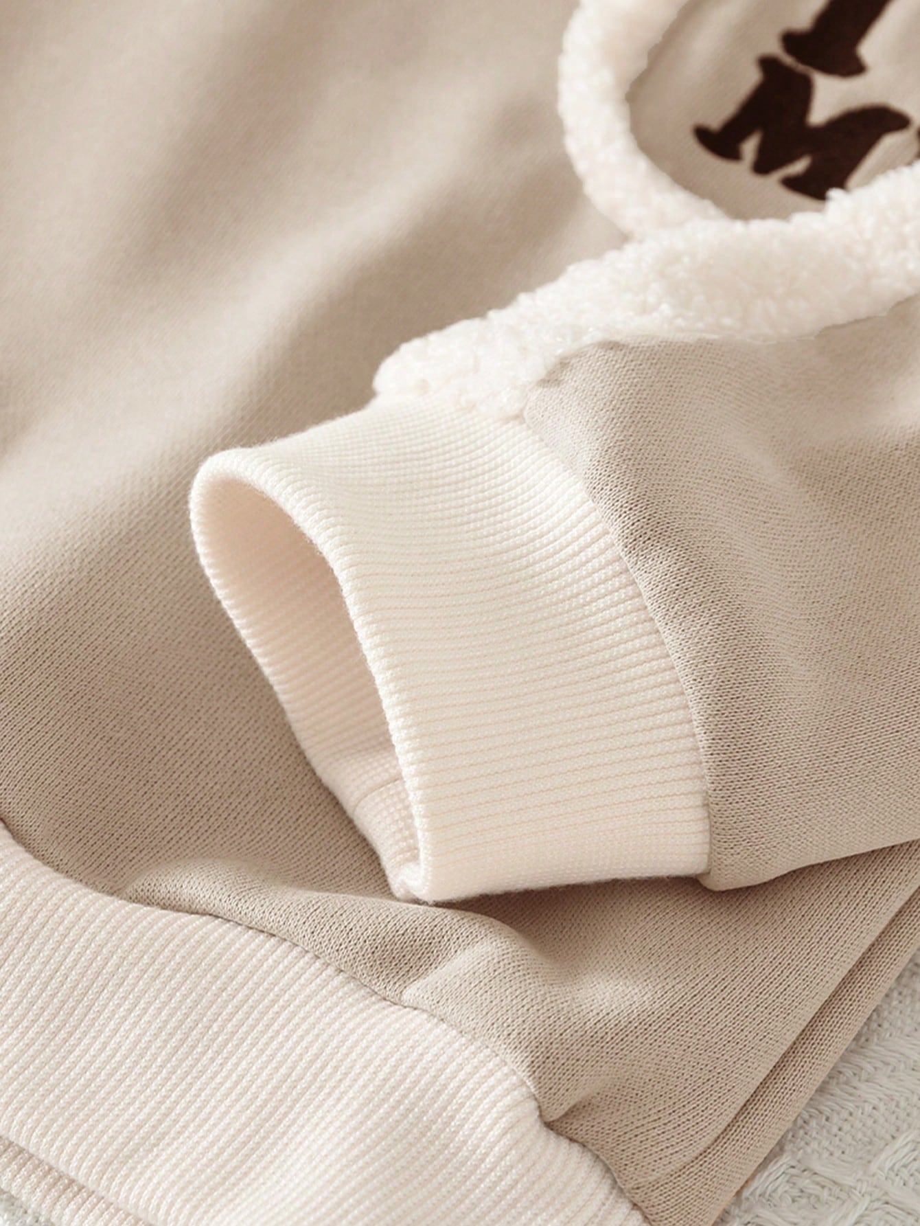 Young Girls Letter Embroidered Small Pocket Long Sleeved Patchwork Sweatershirt and Pants 2 Pieces Fall Spring Clothes Sets for Young Girl 3 to 7 Years