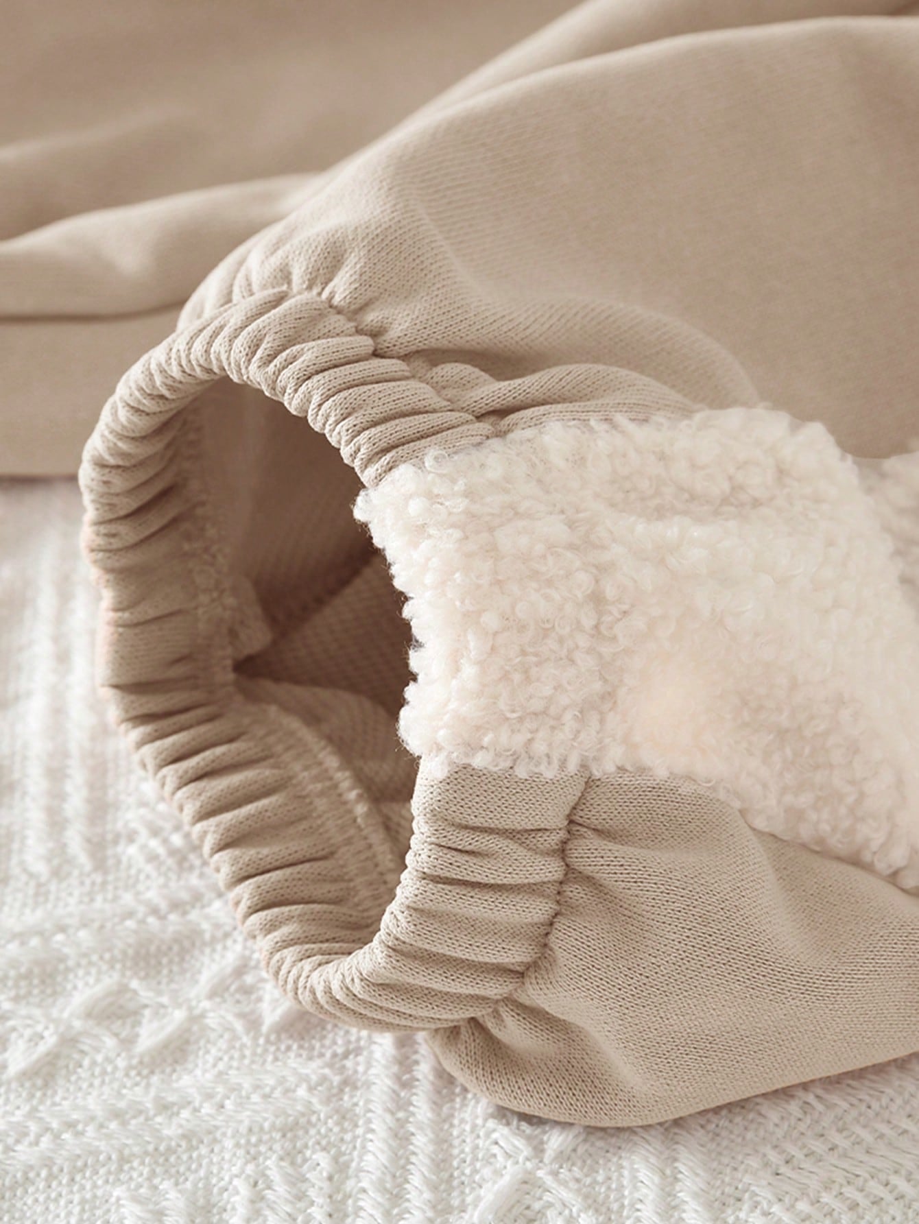 Young Girls Letter Embroidered Small Pocket Long Sleeved Patchwork Sweatershirt and Pants 2 Pieces Fall Spring Clothes Sets for Young Girl 3 to 7 Years